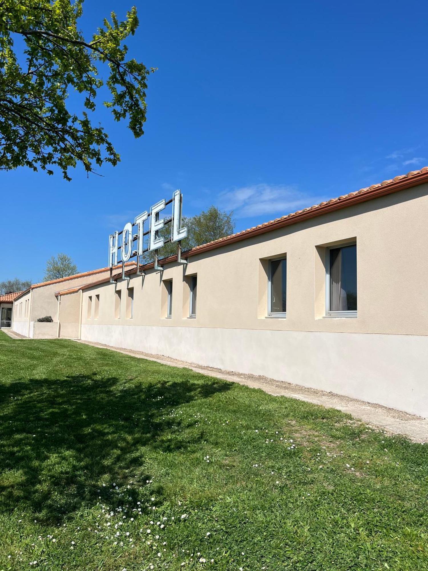 Hotel La Petite Auberge Chambretaud ภายนอก รูปภาพ